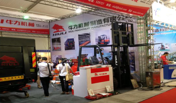 牛力參展產(chǎn)品：堆高車、汽車升降尾板、電動搬運車等